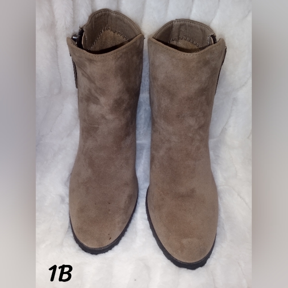 OLIVIA Miller Light Brown faux suede bootie with heel, Sz 8